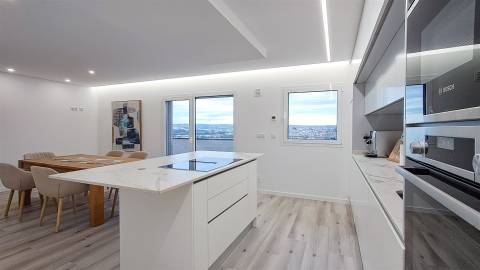 Apartamento T4 Venda em Repeses e São Salvador,Viseu