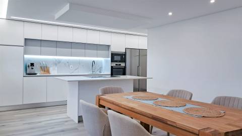 Apartamento T4 Venda em Repeses e São Salvador,Viseu