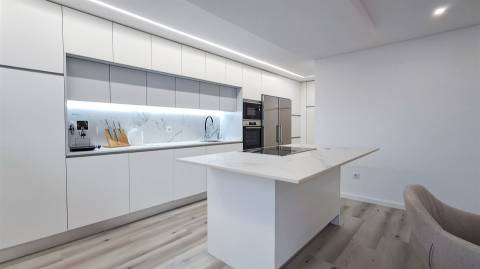 Apartamento T4 Venda em Repeses e São Salvador,Viseu