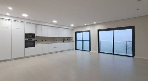 Apartamento T4 Venda em Repeses e São Salvador,Viseu