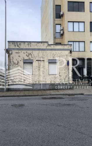 VENDE-SE CASA LECA DA PALMEIRA