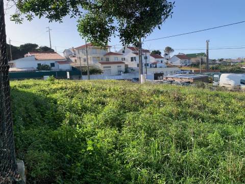 Terreno a 10 min do centro da Ericeira. Permite construção.