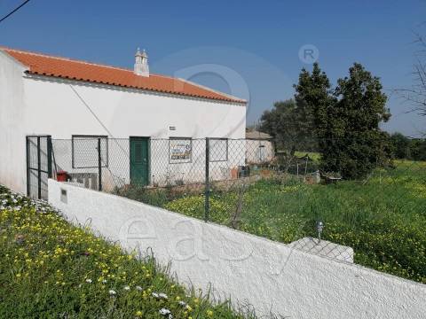 Moradia c/7 divisões p/ remodelar, Terreno 4440m2,  Altura, Algarve