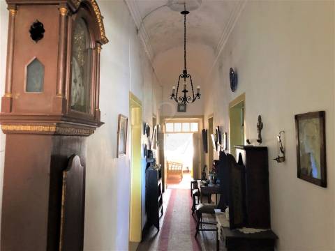 Investimento Alentejo: Casa Senhorial, c/3 pisos e jardim