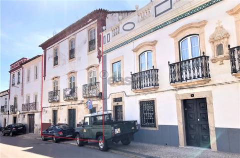 Investimento Alentejo: Casa Senhorial, c/3 pisos e jardim