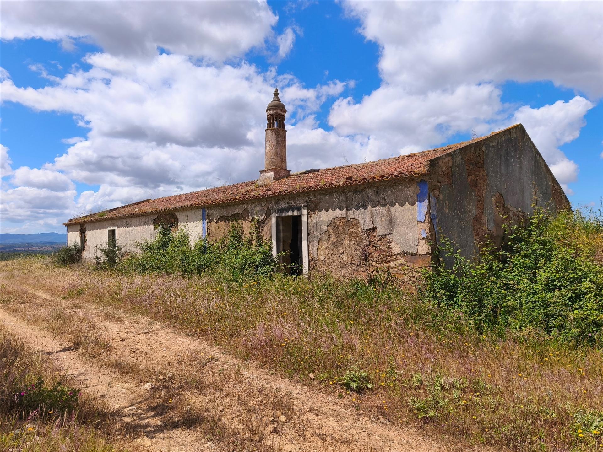 Refúgio alentejano com 45 hectares e vistas deslumbrantes em Odemira
