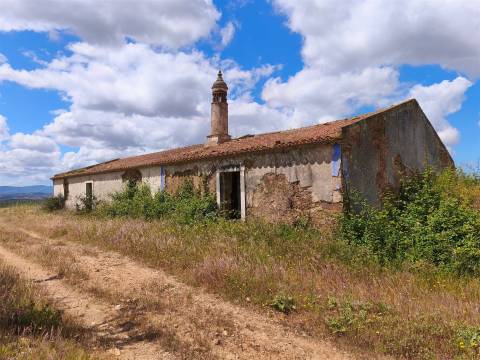 Refúgio alentejano com 45 hectares e vistas deslumbrantes em Odemira