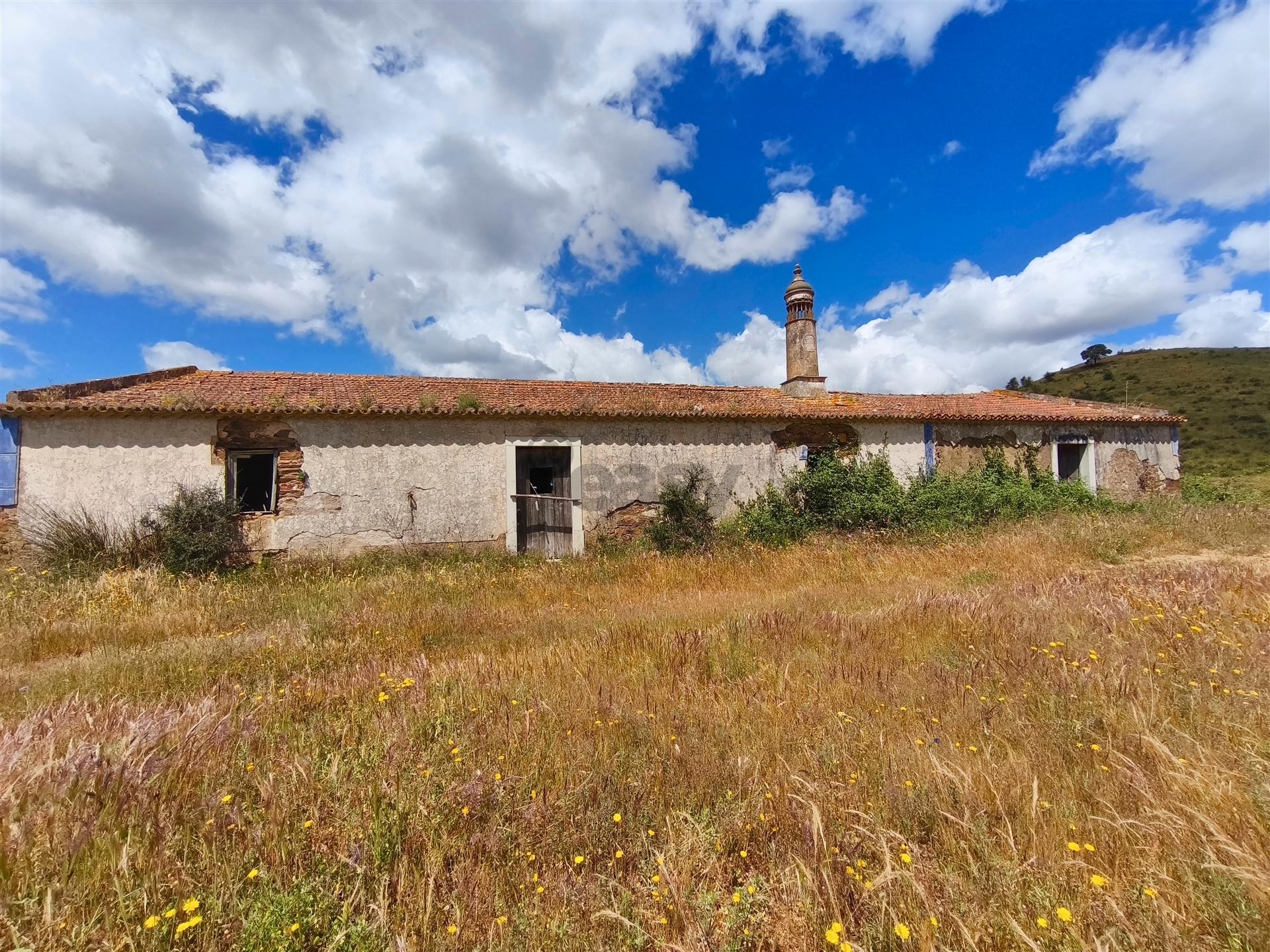 Refúgio alentejano com 45 hectares e vistas deslumbrantes em Odemira