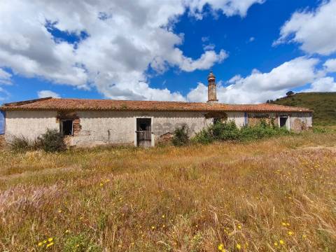 Refúgio alentejano com 45 hectares e vistas deslumbrantes em Odemira