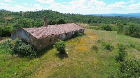 Refúgio alentejano com 45 hectares e vistas deslumbrantes em Odemira