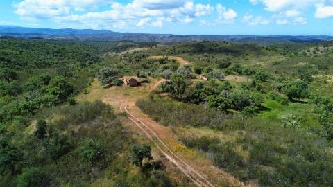 Refúgio alentejano com 45 hectares e vistas deslumbrantes em Odemira