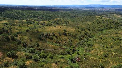 Refúgio alentejano com 45 hectares e vistas deslumbrantes em Odemira