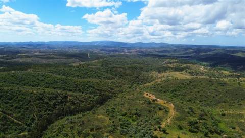 Refúgio alentejano com 45 hectares e vistas deslumbrantes em Odemira