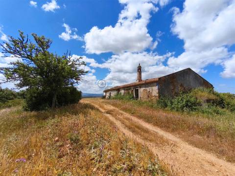 Refúgio alentejano com 45 hectares e vistas deslumbrantes em Odemira