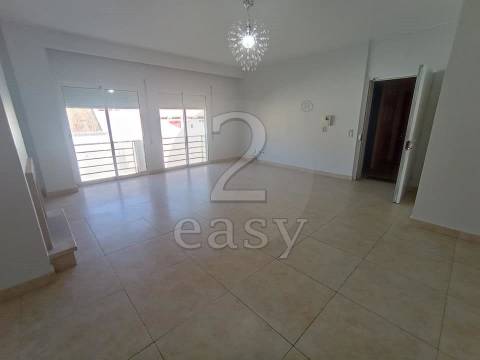 Apartamento T3 com Arrecadação e Garagem , Santiago do Cacem, Alentejo