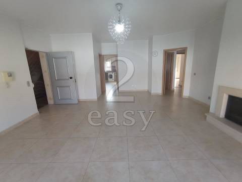 Apartamento T3 com Arrecadação e Garagem , Santiago do Cacem, Alentejo