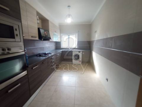 Apartamento T3 com Arrecadação e Garagem , Santiago do Cacem, Alentejo