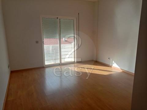 Apartamento T3 com Arrecadação e Garagem , Santiago do Cacem, Alentejo