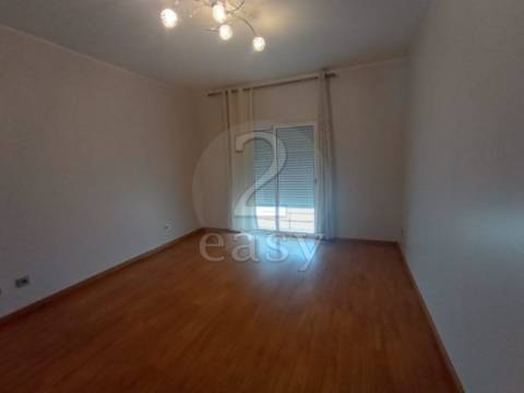 Apartamento T3 com Arrecadação e Garagem , Santiago do Cacem, Alentejo