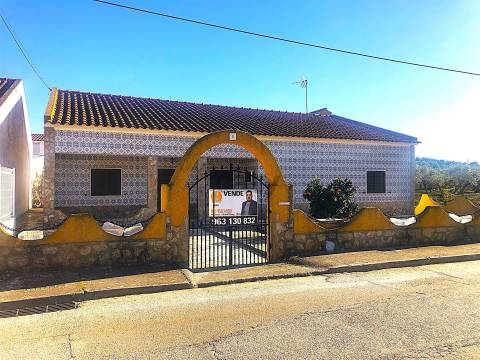 Quinta de Sonho no Alentejo: Água, Terreno Urbano e Localização Privilegiada, Borba