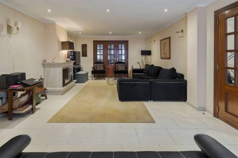 Moradia T5 com excelentes areas