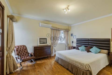 Moradia T5 com excelentes areas