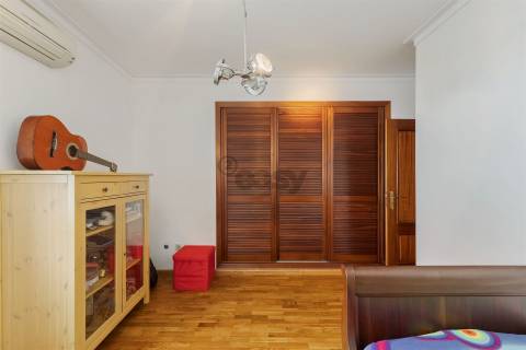 Moradia T5 com excelentes areas