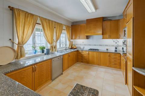 Moradia T5 com excelentes areas