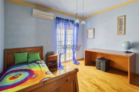 Moradia T5 com excelentes areas