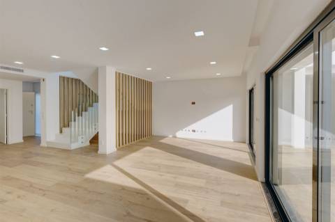 Moradia Nova T4 no Fanqueiro - Loures