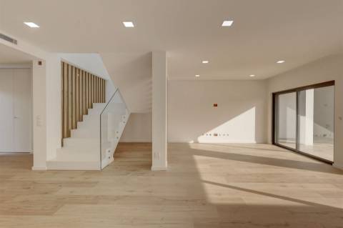 Moradia Nova T4 no Fanqueiro - Loures