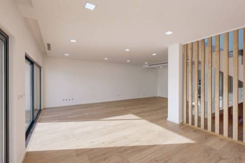 Moradia T4 a estrear no Fanqueiro - Loures