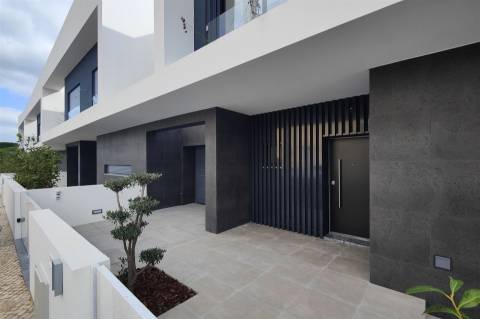 Moradia T4 a estrear no Fanqueiro - Loures