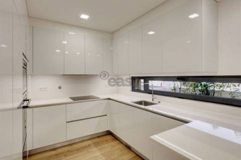 Moradia T4 a estrear no Fanqueiro - Loures