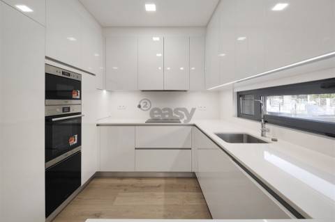 Moradia T4 a estrear no Fanqueiro - Loures