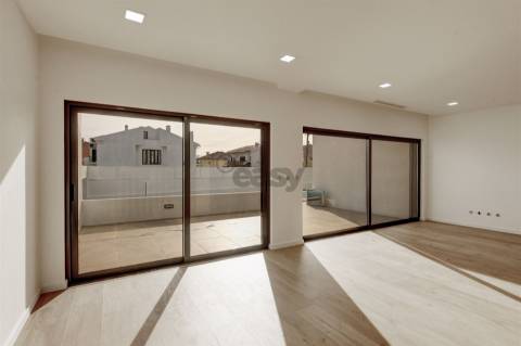 Moradia T4 a estrear no Fanqueiro - Loures