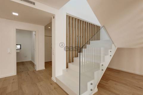 Moradia T4 a estrear no Fanqueiro - Loures