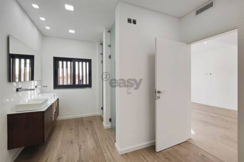 Moradia T4 a estrear no Fanqueiro - Loures