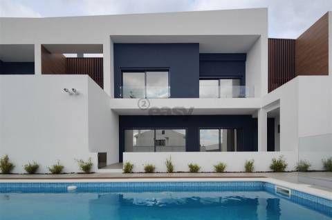 Moradia T4 a estrear no Fanqueiro - Loures