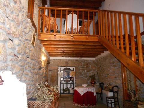 Casa da Ribeirinha T11 em Fradizela