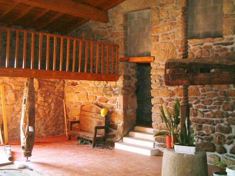 Casa da Ribeirinha T11 em Fradizela