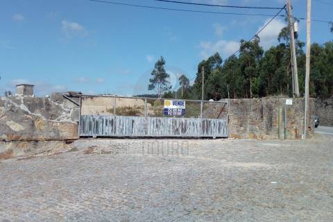 Terreno industrial para construção de armazém em Junqueira