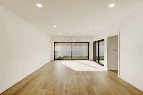 Apartamento T3 inserido em condomínio privado - Novo