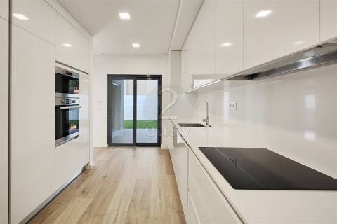 Apartamento T3 inserido em condomínio privado - Novo