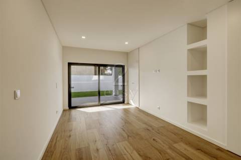 Apartamento T3 inserido em condomínio privado - Novo