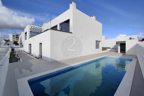 Apartamento T3 inserido em condomínio privado - Novo