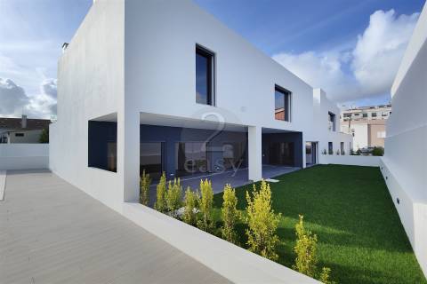 Apartamento T3 inserido em condomínio privado - Novo