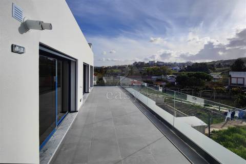 Apartamento T3 inserido em condomínio privado - Novo