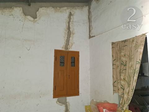 TERRENOS RÚSTICOS COM ARTIGOS URBANOS PARA RECONSTRUÇÃO NA VIDIGUEIRA