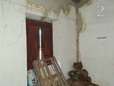 TERRENOS RÚSTICOS COM ARTIGOS URBANOS PARA RECONSTRUÇÃO NA VIDIGUEIRA